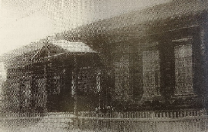 Канашинская неполная средняя школа. Здание школы было построено в 1897году (рядом с церковью).